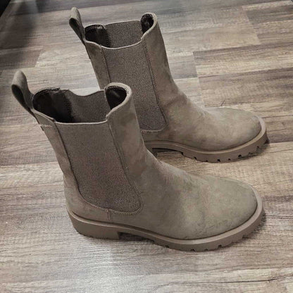 Tan Suede Chelsea Boots