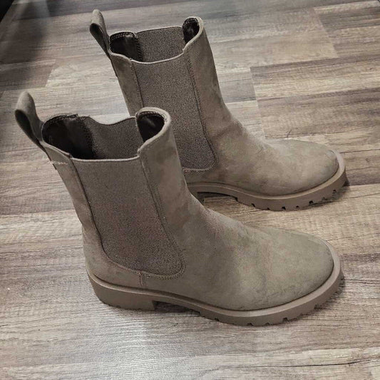 Tan Suede Chelsea Boots