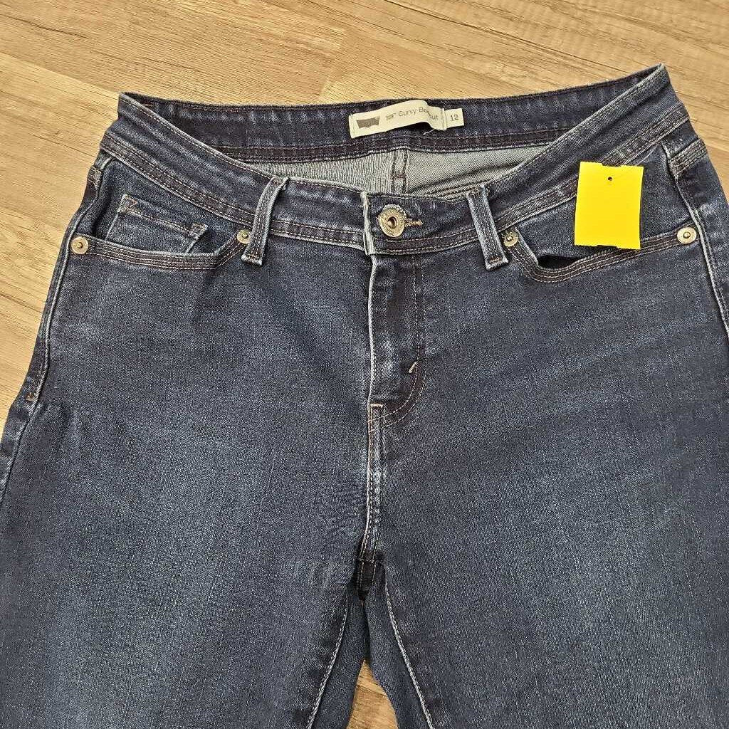 529 Curvy Bootcut Levi Jeans